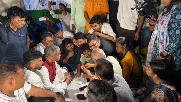 Babulal Marandi meets protesting students, demands CBI probe into JPSC-JSSC scam