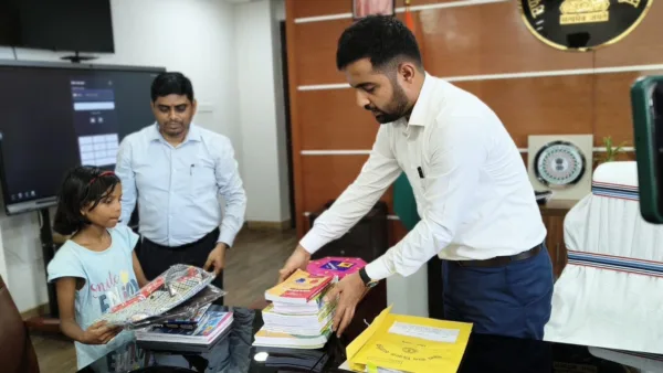 Palamu class 5 girl seeks help at Jan Samadhan, gets new books and school supplies