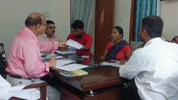 Jharkhand SIR: Married women bring Bihar, UP electoral roll data to get mapped in Palamu