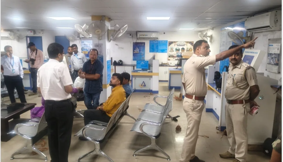 Armed robbers storm Canara Bank in Jamshedpur’s Golmuri, hold staff and customers hostage
