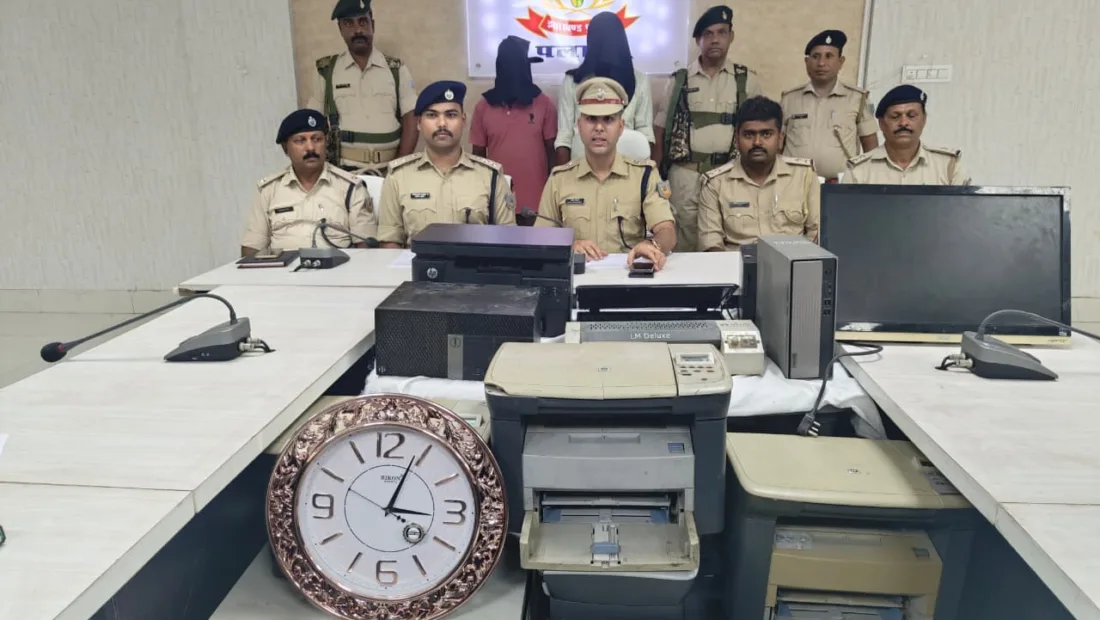 Ex-panchayat member among two held for stealing govt equipment in Palamu