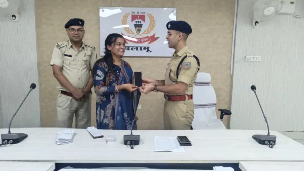 Palamu police return 97 lost mobile phones ahead of festive season