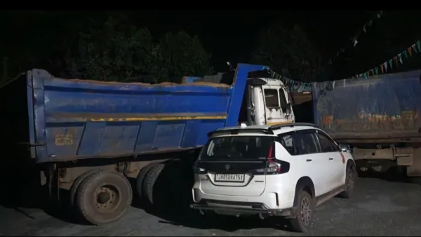 Hyva carrying 500 CFT sand seized in Potka for illegal transportation