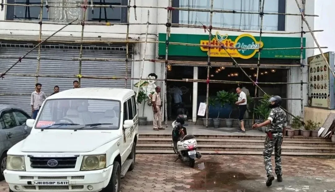 Four arrested in Sonari mall firing case, held near Raipur Toll Plaza
