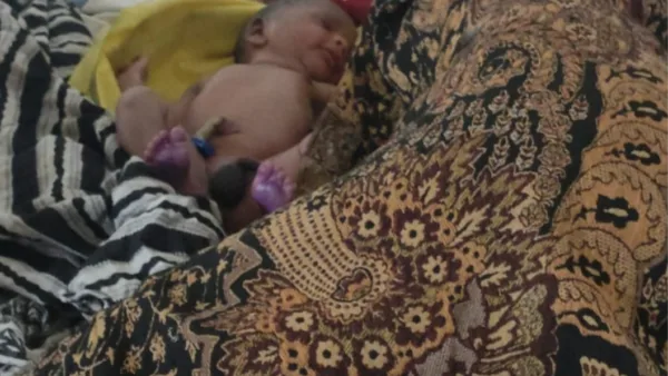 Homeless woman gives birth to baby boy in Daltonganj railway station parking area