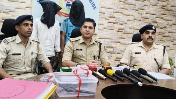 Two held with loaded country-made pistol, three live cartridges in Jamshedpur’s Kadma