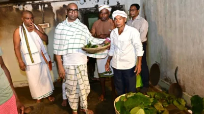 CM Hemant Soren performs traditional dashakarma rituals for late mother Rupi Soren in Nemra