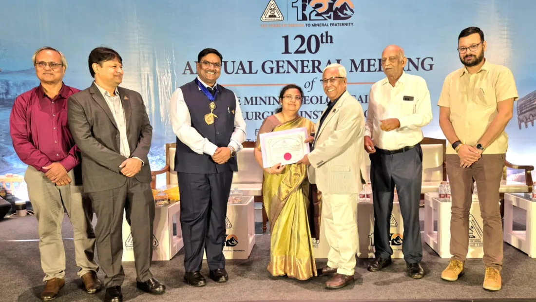 IIT-ISM Professor Ram Madhab Bhattacharjee receives prestigious MGMI Award