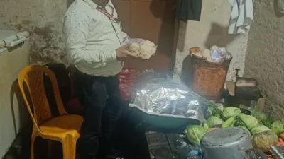 Food safety team tests frying oil at Daltonganj eateries, finds high TPM in samosa shop